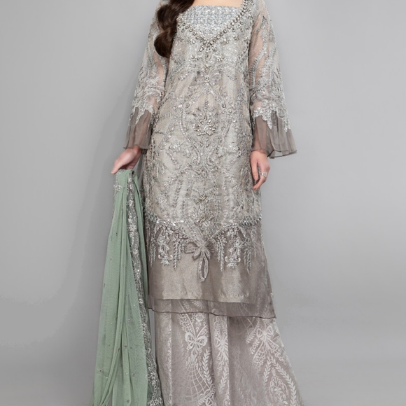 ❌️SOLD❌️ Maria b wedding edition silver grey suit - Picture 2 of 12